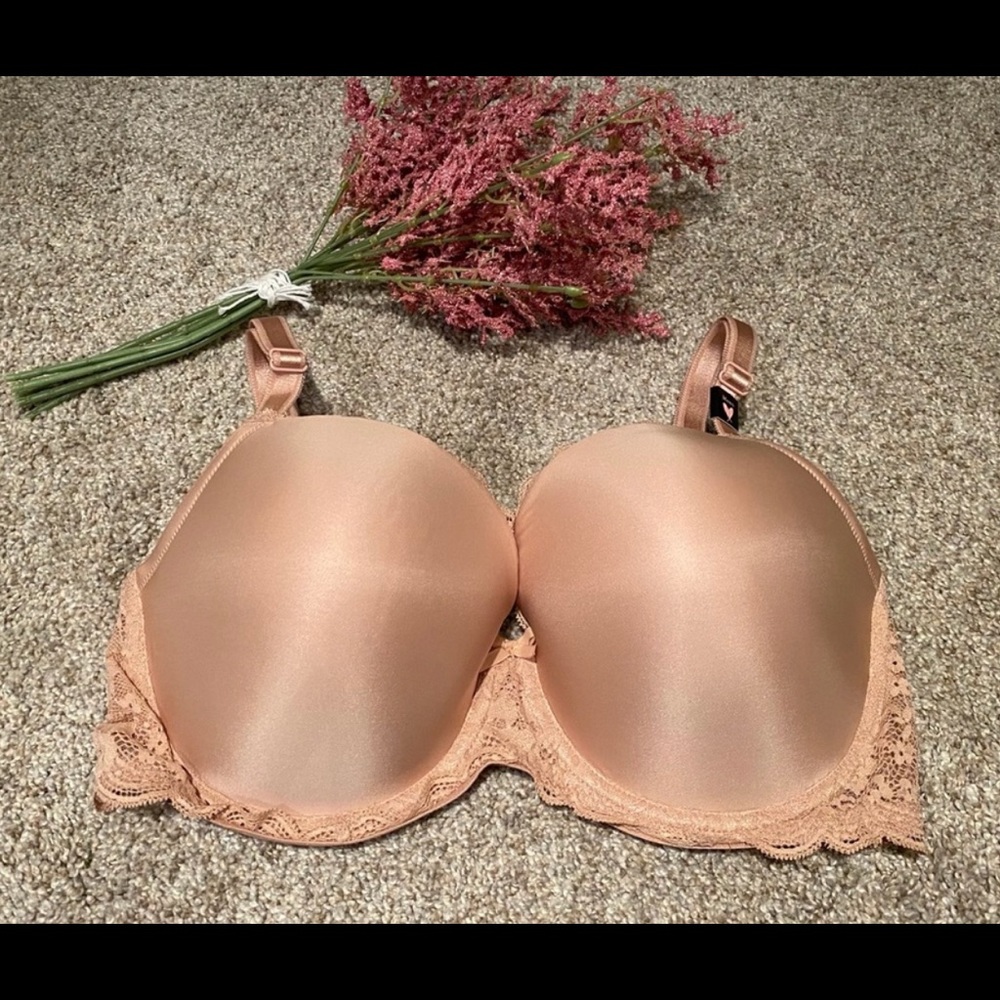 Brand new in wrapping Victoria’s Secret bra. Size 36ddd